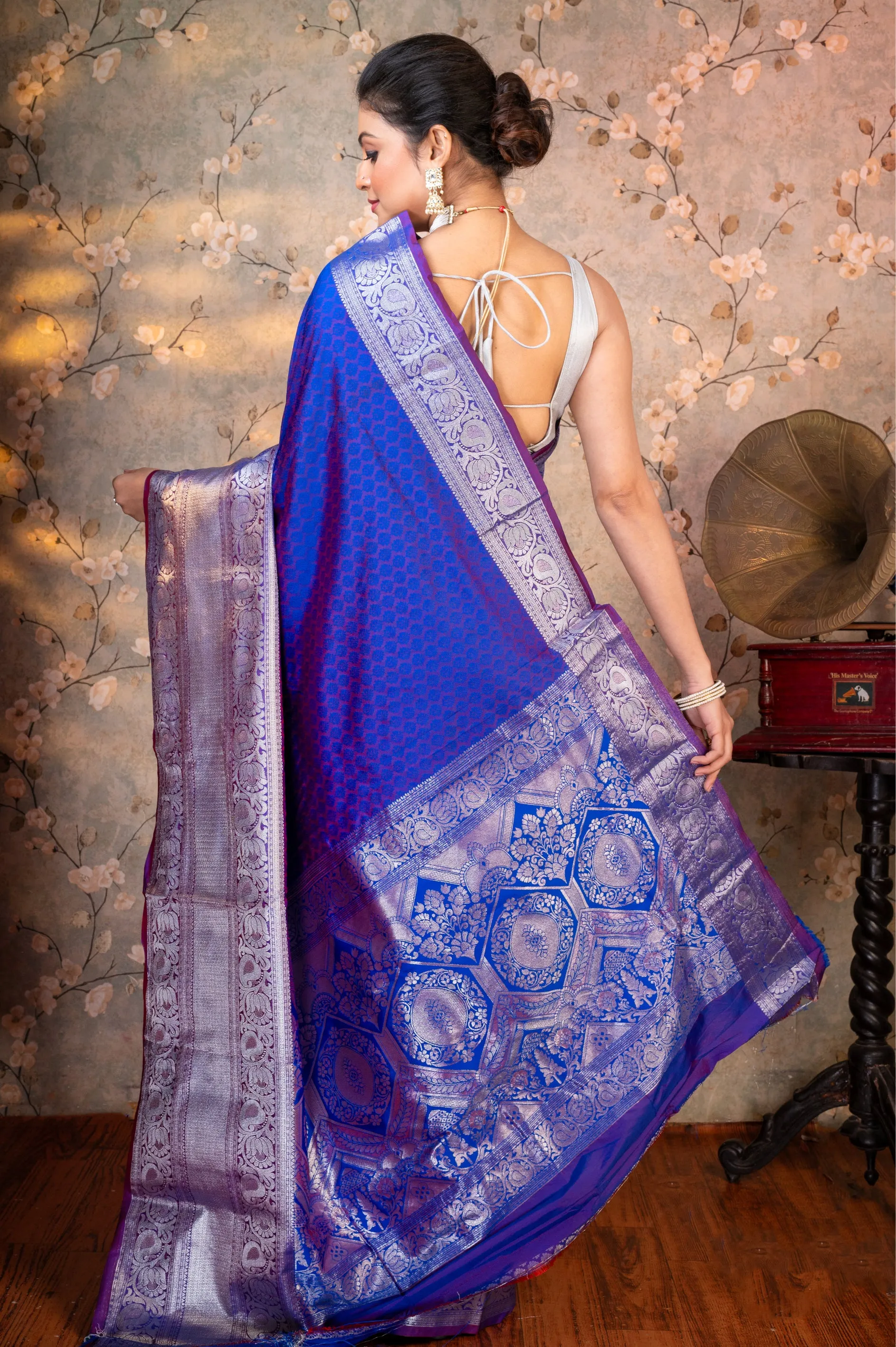 Women Violet Banarasi Silk Saree With Contrasting Border And Pallu